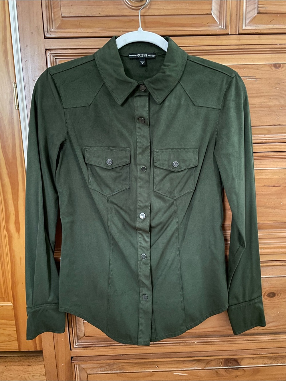 Women’s GUESS Dark Olive Green Button-Front Utility Shirt Size S ✨NWOT✨